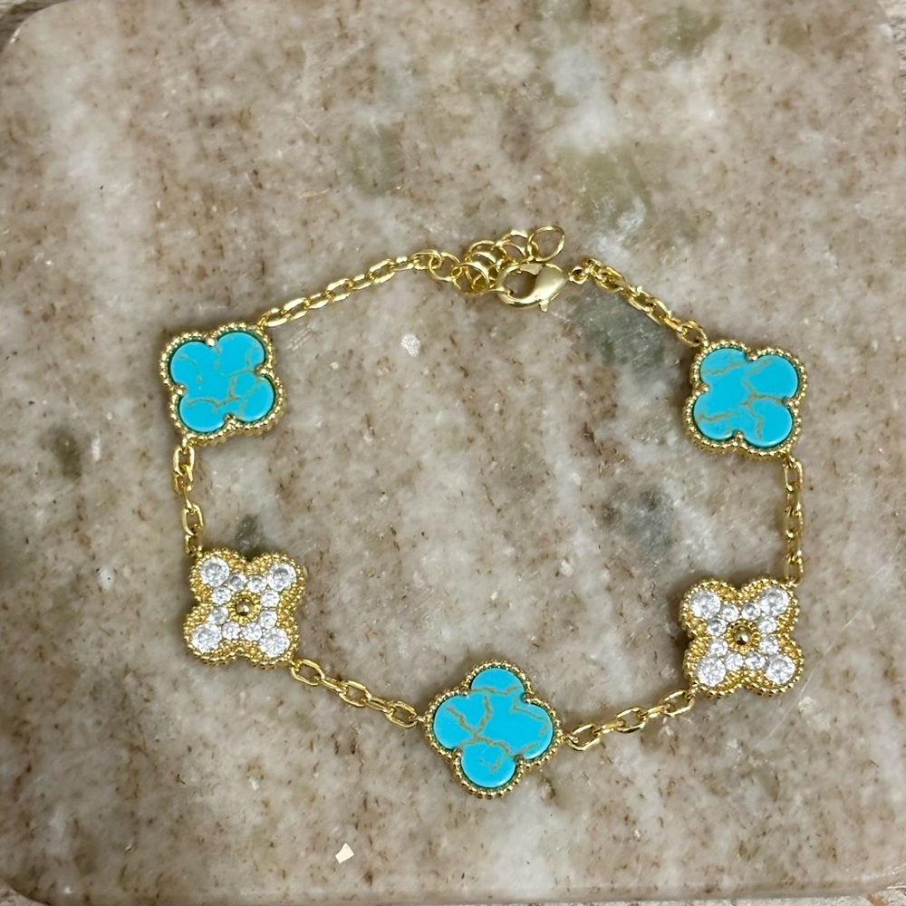 18k gold turquoise clover bracelet with beautiful zircons ✨✨🦋